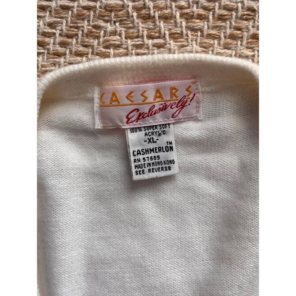 Vintage Caesars Palace Mens XL V-Neck Sweater White Cashmerlon Embroidered Crest